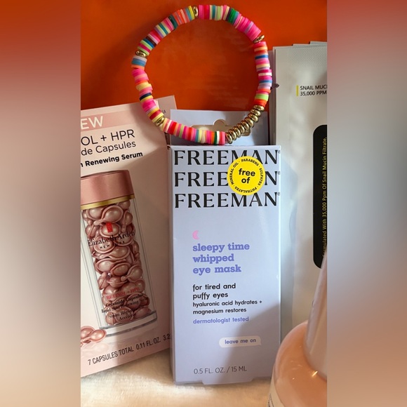 Orange and red REVLON x MEGAN THREE STALLION COLAB Cosmetic bag with goodies - Picture 4 of 14